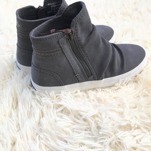 High tops sneakers